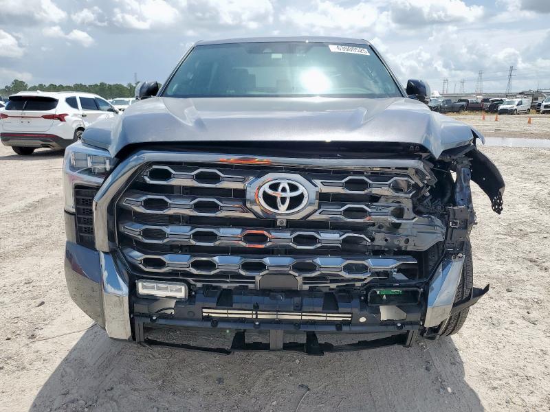 5TFNA5DB2RX180808 - 2024 TOYOTA TUNDRA CREWMAX PLATINUM ნაცრისფერი ფოტო 5