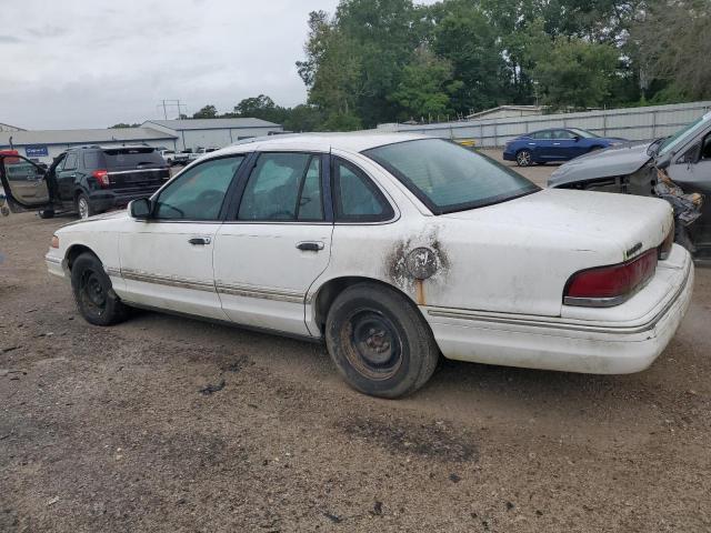 2FALP73W7VX129112 - 1997 FORD CROWN VICT WHITE photo 2