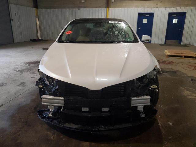 3LN6L2JK1GR606068 - 2016 LINCOLN MKZ WHITE photo 5