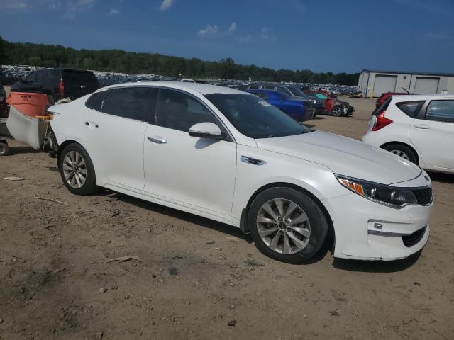 5XXGU4L32GG064761 - 2016 KIA OPTIMA EX WHITE photo 4