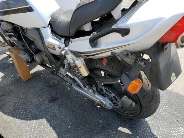 JKAZR9A134A035070 - 2004 KAWASAKI ZR1200 A SILVER photo 9