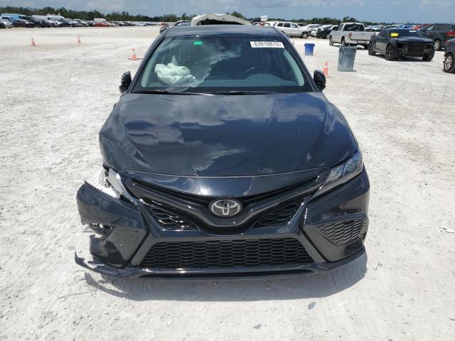 4T1T11AK7PU721320 - 2023 TOYOTA CAMRY SE NIGHT SHADE BLACK photo 5