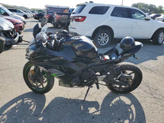 JKAEXEJ15KDA03832 - 2019 KAWASAKI EX650 J შავი ფოტო 3