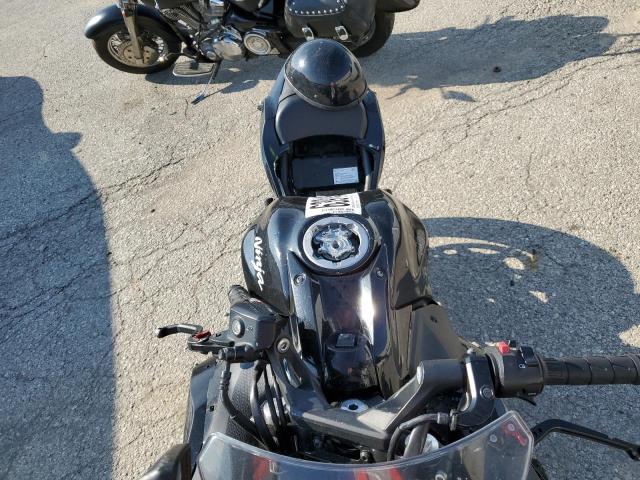 JKAEXEJ15KDA03832 - 2019 KAWASAKI EX650 J შავი ფოტო 5