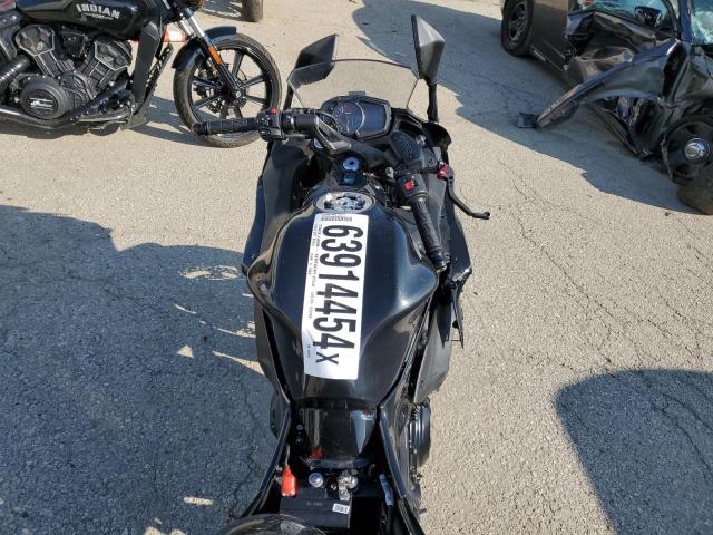 JKAEXEJ15KDA03832 - 2019 KAWASAKI EX650 J შავი ფოტო 6