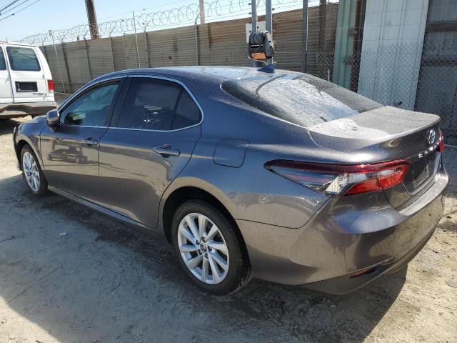 4T1C11AK7PU750686 - 2023 TOYOTA CAMRY LE GRAY photo 2