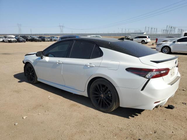 4T1K31AK7NU043123 - 2022 TOYOTA CAMRY XSE WHITE photo 2