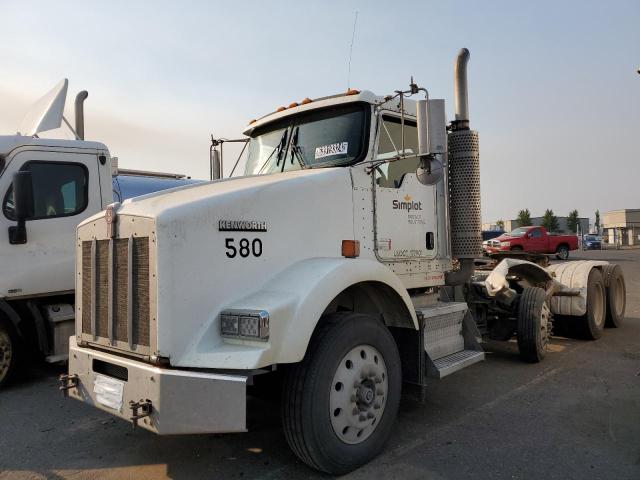 1XKDPB0X76R127228 - 2006 KENWORTH CONSTRUCTI T800 WHITE photo 2