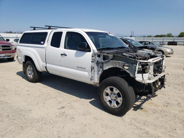 5TETU62N56Z316452 - 2006 TOYOTA TACOMA PRERUNNER ACCESS CAB WHITE photo 4