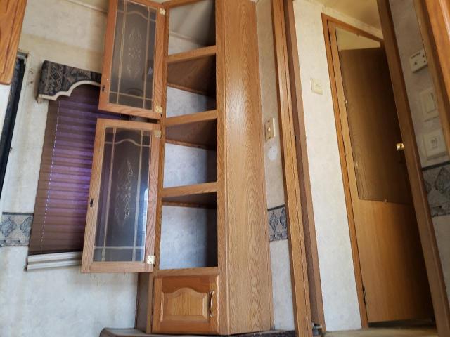 4YDF3292714055506 - 2001 KEYSTONE MONTANA WHITE photo 5