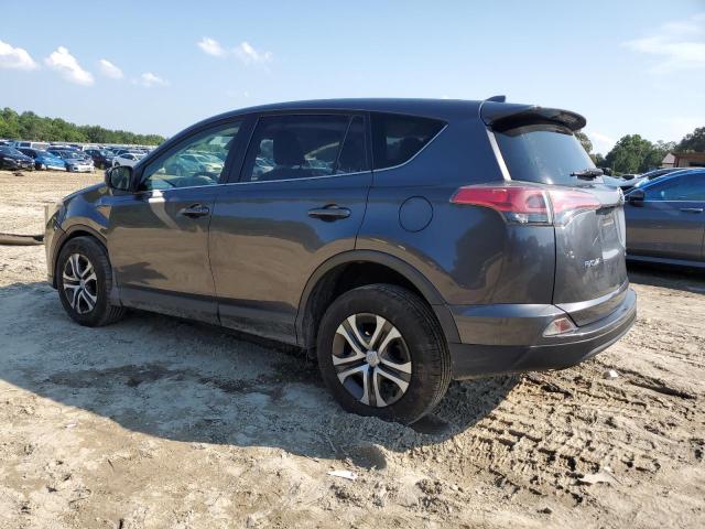 JTMBFREV3JJ732070 - 2018 TOYOTA RAV4 LE Grau Foto 2