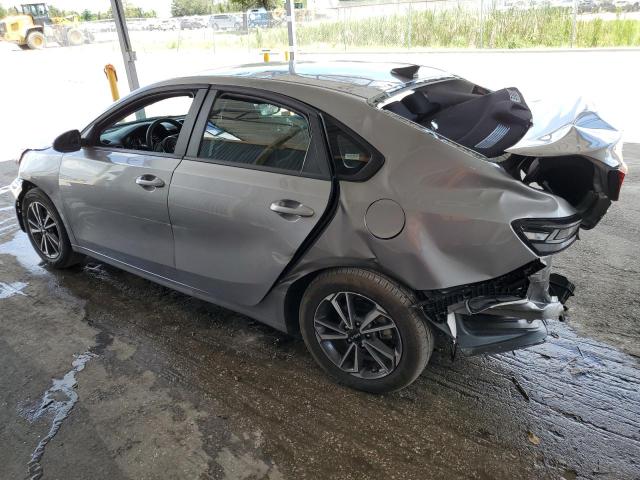 3KPF24AD1PE588327 - 2023 KIA FORTE LX GRAY photo 2