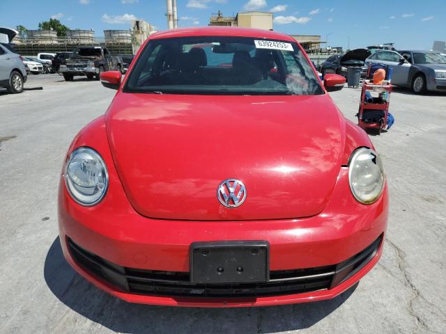 3VWJP7AT5DM678115 - 2013 VOLKSWAGEN BEETLE RED photo 5