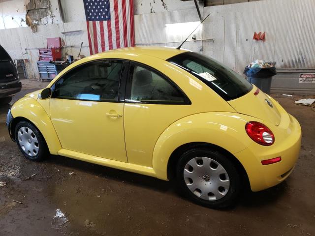 3VWPG3AG6AM015220 - 2010 VOLKSWAGEN NEW BEETLE YELLOW photo 2