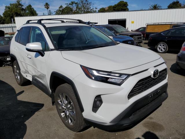 2T3C1RFV3PW251117 - 2023 TOYOTA RAV4 XLE PREMIUM WHITE photo 4