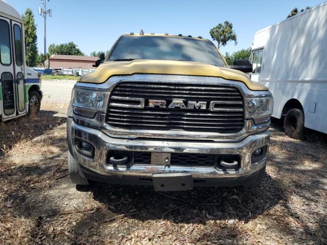 3C7WRMDL3KG619799 - 2019 RAM 5500 YELLOW photo 5