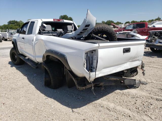 5TFTY5F13JX010145 - 2018 TOYOTA TUNDRA DOUBLE CAB SR/SR5 WHITE photo 2