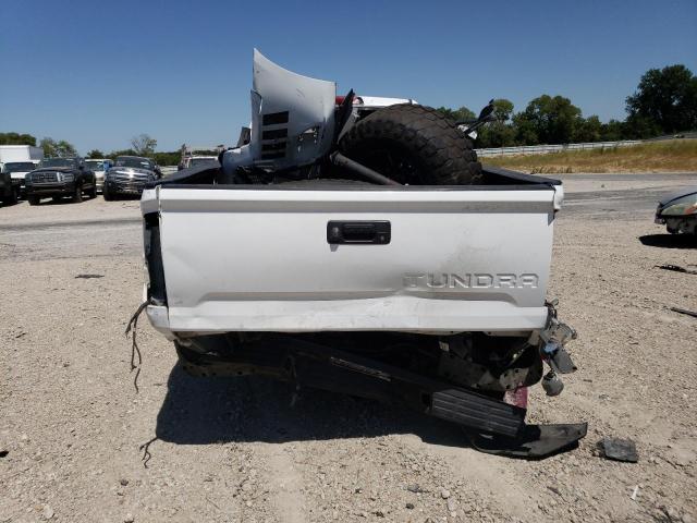 5TFTY5F13JX010145 - 2018 TOYOTA TUNDRA DOUBLE CAB SR/SR5 WHITE photo 6