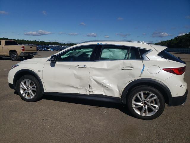 SJKCH5CR0JA057918 - 2018 INFINITI QX30 BASE أبيض صورة 2