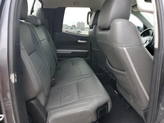 5TFRM5F12JX123431 - 2018 TOYOTA TUNDRA DOUBLE CAB SR/SR5 GRAY photo 10