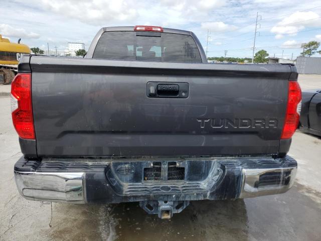 5TFRM5F12JX123431 - 2018 TOYOTA TUNDRA DOUBLE CAB SR/SR5 GRAY photo 6