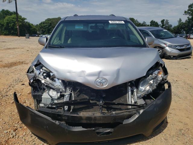 5TDYZ3DC8HS774603 - 2017 TOYOTA SIENNA XLE SILVER photo 5