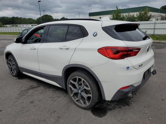 WBXYJ5C33JEF73326 - 2018 BMW X2 XDRIVE28I WHITE photo 2