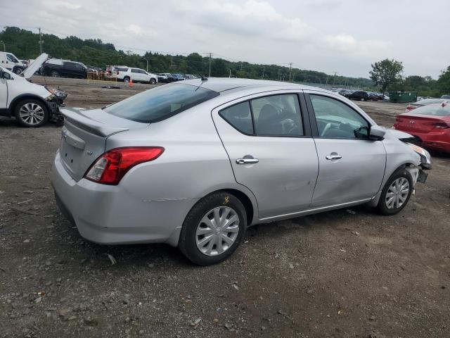 3N1CN7AP2KL838672 - 2019 NISSAN VERSA S Gümüş foto 3