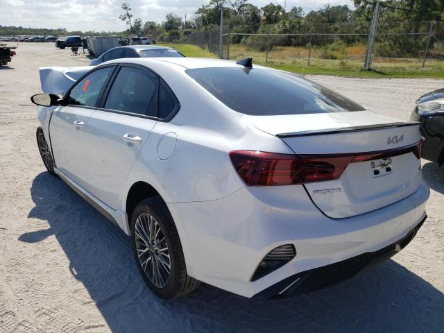 3KPF54AD8PE525720 - 2023 KIA FORTE GT LINE WHITE photo 3