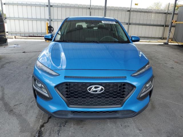 KM8K12AA5JU174645 - 2018 HYUNDAI KONA SE BLUE photo 5