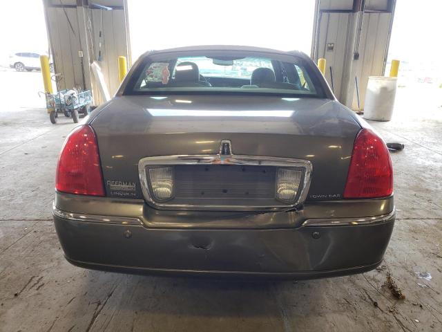 1LNHM83W24Y688933 - 2004 LINCOLN TOWN CAR ULTIMATE GRAY photo 6