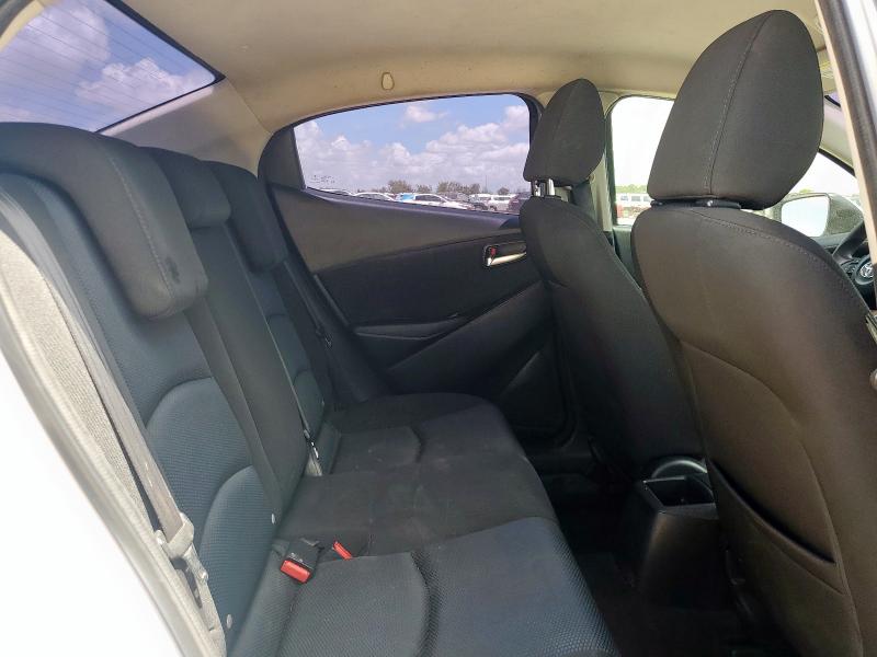 3MYDLBYV7JY325354 - 2018 TOYOTA YARIS IA SILVER photo 10