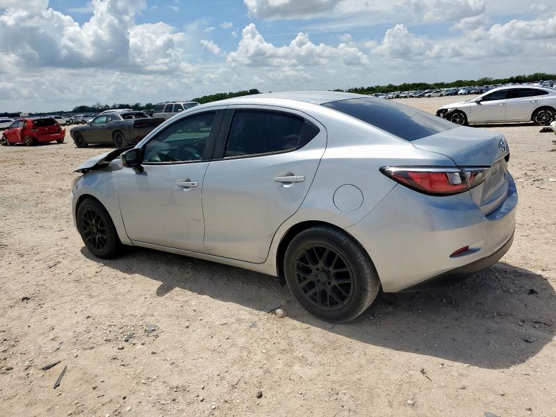 3MYDLBYV7JY325354 - 2018 TOYOTA YARIS IA SILVER photo 2