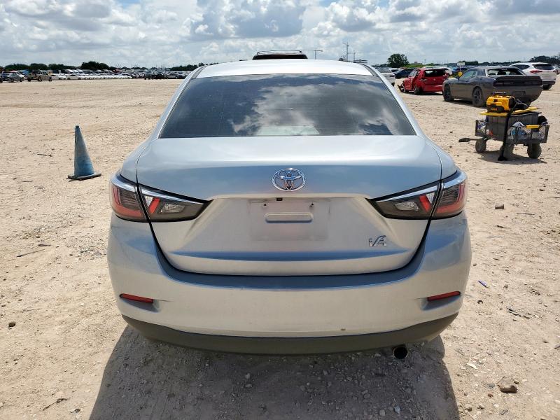 3MYDLBYV7JY325354 - 2018 TOYOTA YARIS IA SILVER photo 6