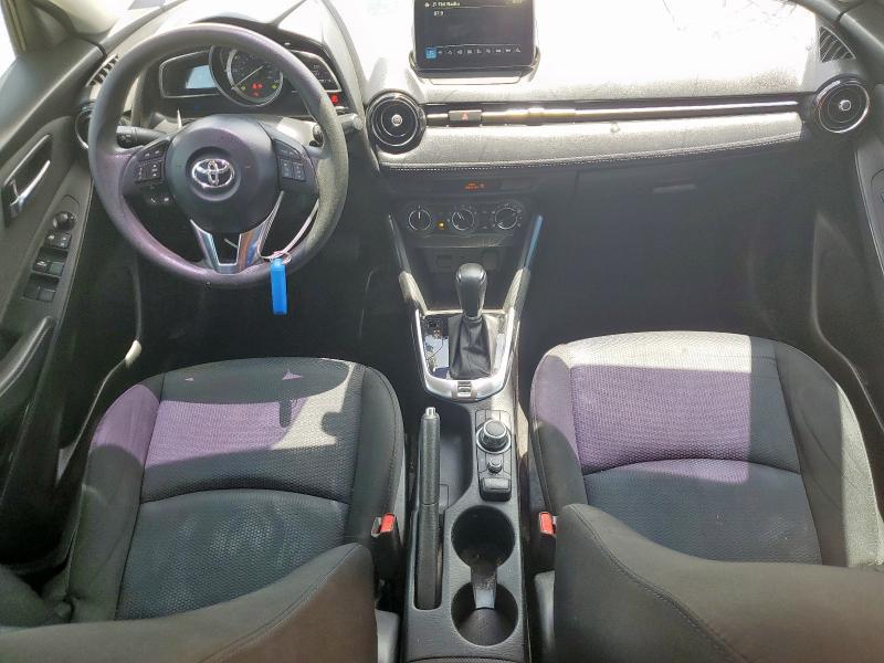 3MYDLBYV7JY325354 - 2018 TOYOTA YARIS IA SILVER photo 8