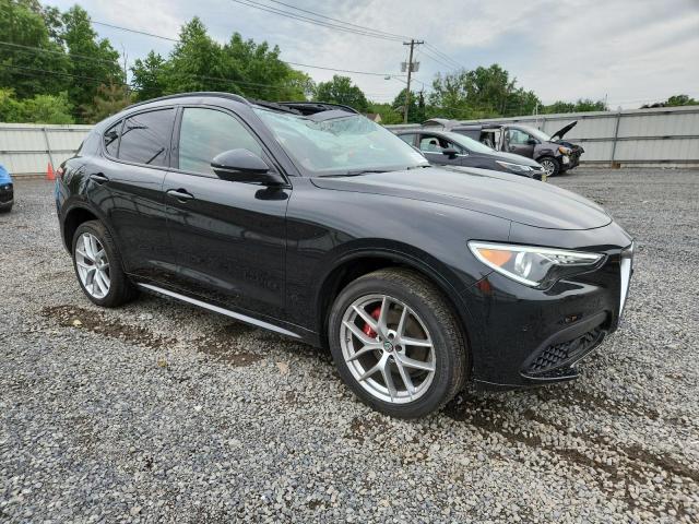 ZASPAKBN4L7C84316 - 2020 ALFA ROMEO STELVIO TI შავი ფოტო 4