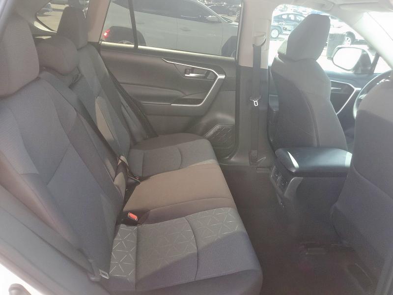 2T3W1RFV0RW362854 - 2024 TOYOTA RAV4 XLE 白色 照片 11