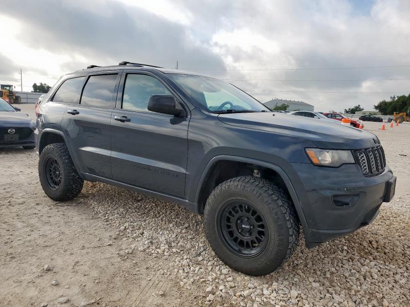 1C4RJFAG6JC273625 - 2018 JEEP GRAND CHER LAREDO Գրաֆիտ լուսանկար 4