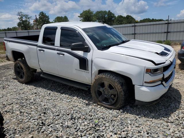 1GCVKPEC8JZ346063 - 2018 CHEVROLET SILVERADO K1500 CUSTOM WHITE photo 4