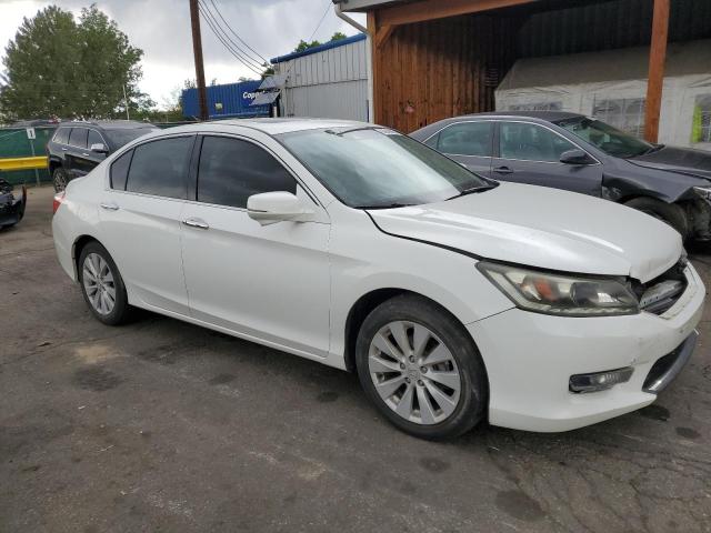 1HGCR3F8XFA031827 - 2015 HONDA ACCORD EXL WHITE photo 4