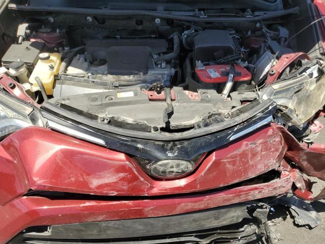 JTMZFREV8JD120170 - 2018 TOYOTA RAV4 LE Rot Foto 12