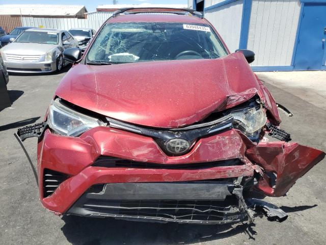 JTMZFREV8JD120170 - 2018 TOYOTA RAV4 LE Rot Foto 5