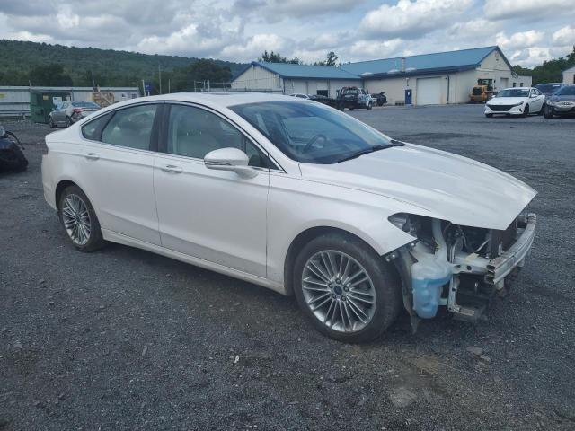 3FA6P0H9XGR374477 - 2016 FORD FUSION SE WHITE photo 4