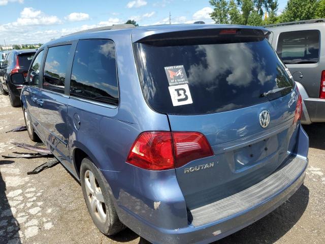 2V4RW3DGXBR717261 - 2011 VOLKSWAGEN ROUTAN SE GRAY photo 2