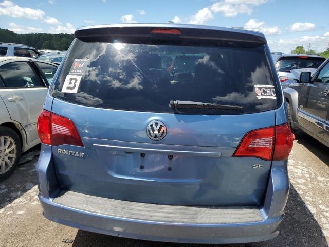 2V4RW3DGXBR717261 - 2011 VOLKSWAGEN ROUTAN SE GRAY photo 6