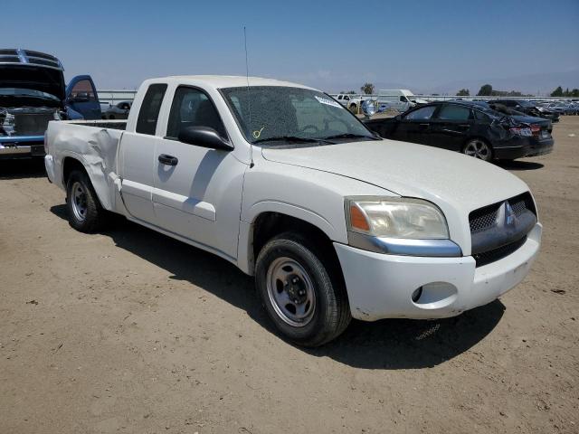 1Z7HC22K39S729314 - 2009 MITSUBISHI RAIDER LS WHITE photo 4