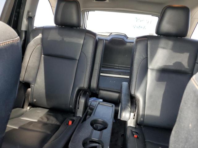 5TDKKRFH4GS505065 - 2016 TOYOTA HIGHLANDER XLE WHITE photo 10