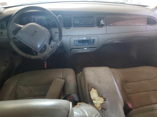 1LNHM81W2YY861570 - 2000 LINCOLN TOWN CAR EXECUTIVE TAN photo 8