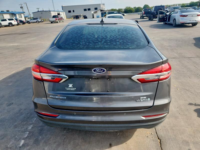 3FA6P0LU6KR106868 - 2019 FORD FUSION SE GRAY photo 6