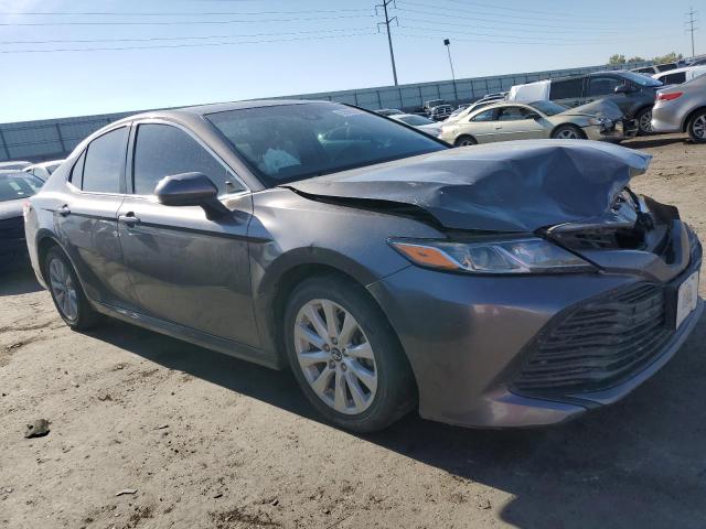 4T1B11HK6JU114625 - 2018 TOYOTA CAMRY L GRAY photo 4